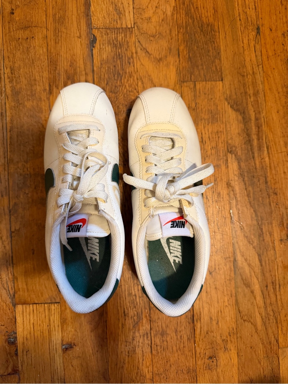 Nike women’s Cortez with Green Swoosh size 8 women’s